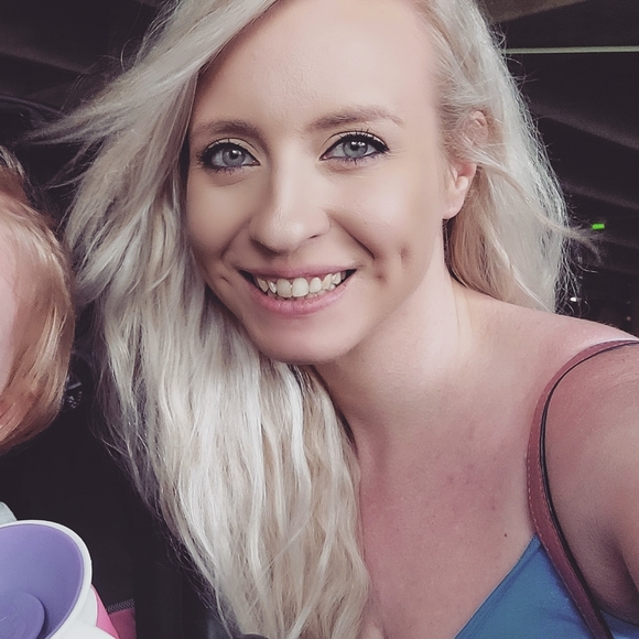 Meet your Posher, Sara - Picture 4 of 4